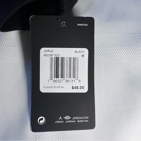 ***NWT***Jordan Black Girls Crewneck Sweatshirt - Picture 3 of 8